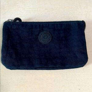 Kipling Navy Blue Bag. Top zipper closure. 3 compartments inside/
One zippered.